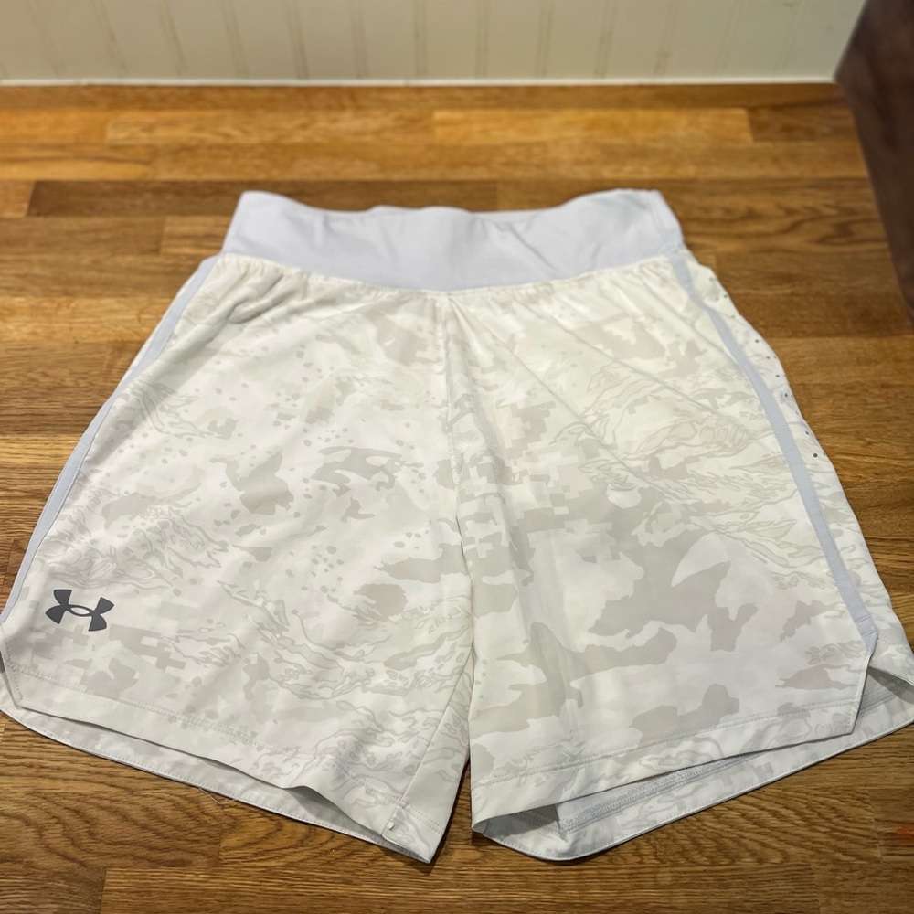 Women's Under Armour‎ Women's White Shorts with speed pocket